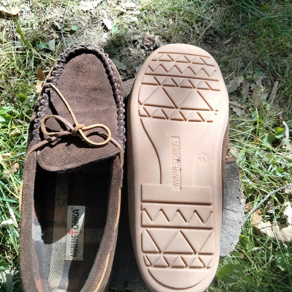 🐮Sale!🐮Men's Minnetonka Slippers in size 11 - Picture 2 of 3